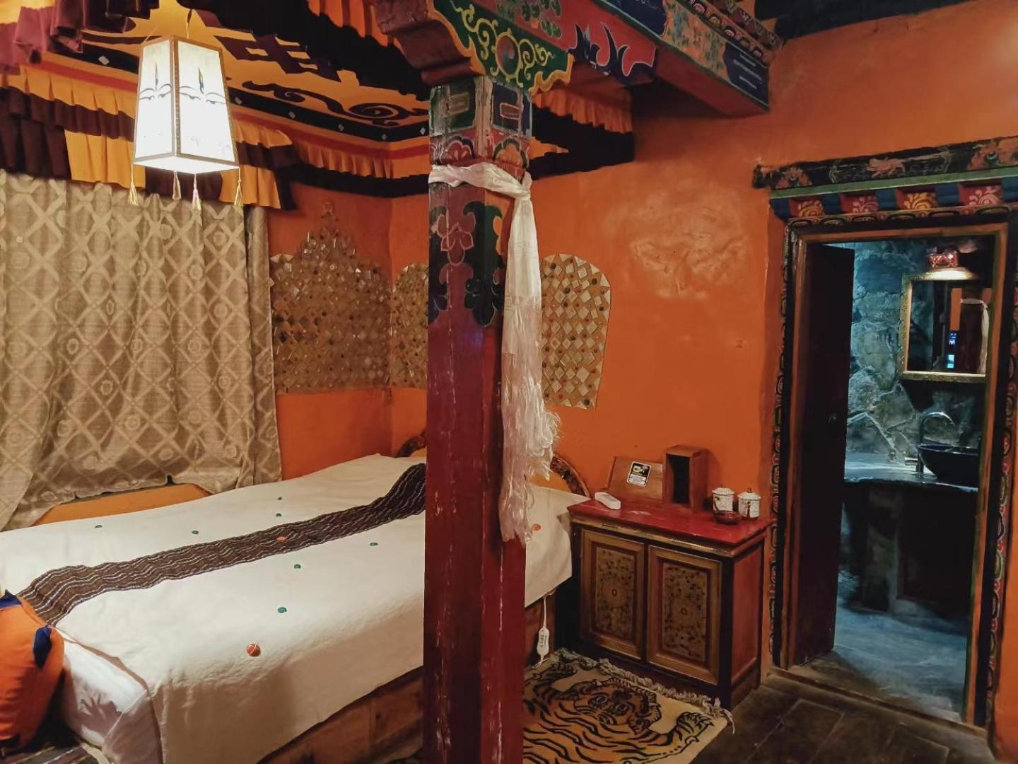 Shambhala Palace Hotel Lhasa Exteriör bild