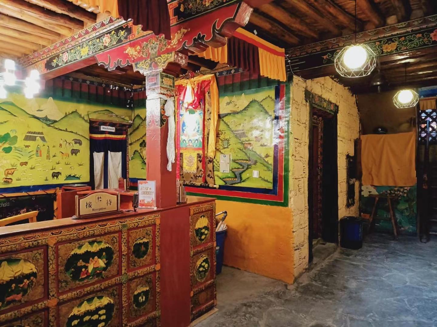 Shambhala Palace Hotel Lhasa Exteriör bild