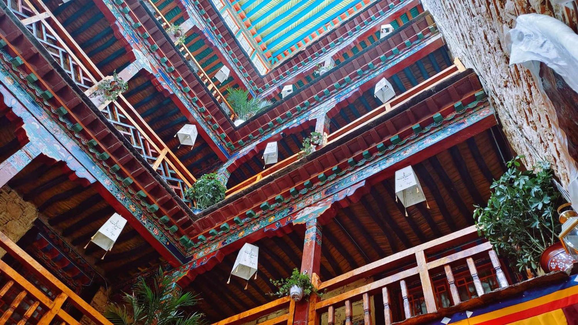Shambhala Palace Hotel Lhasa Exteriör bild