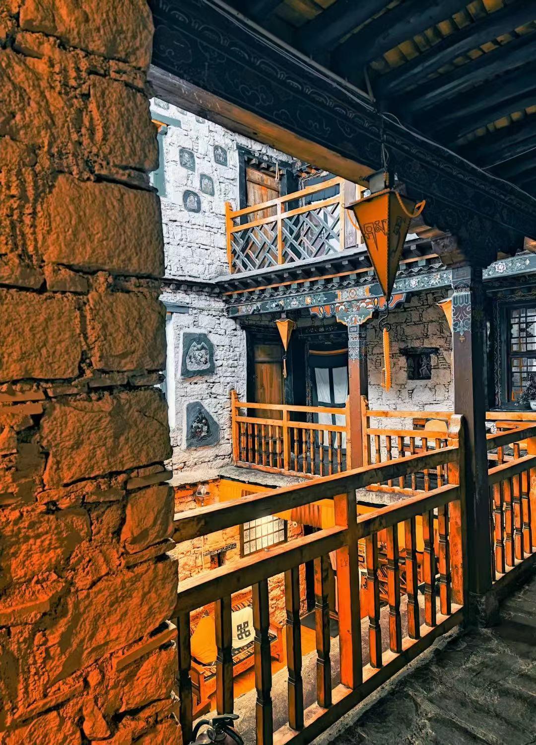 Shambhala Palace Hotel Lhasa Exteriör bild