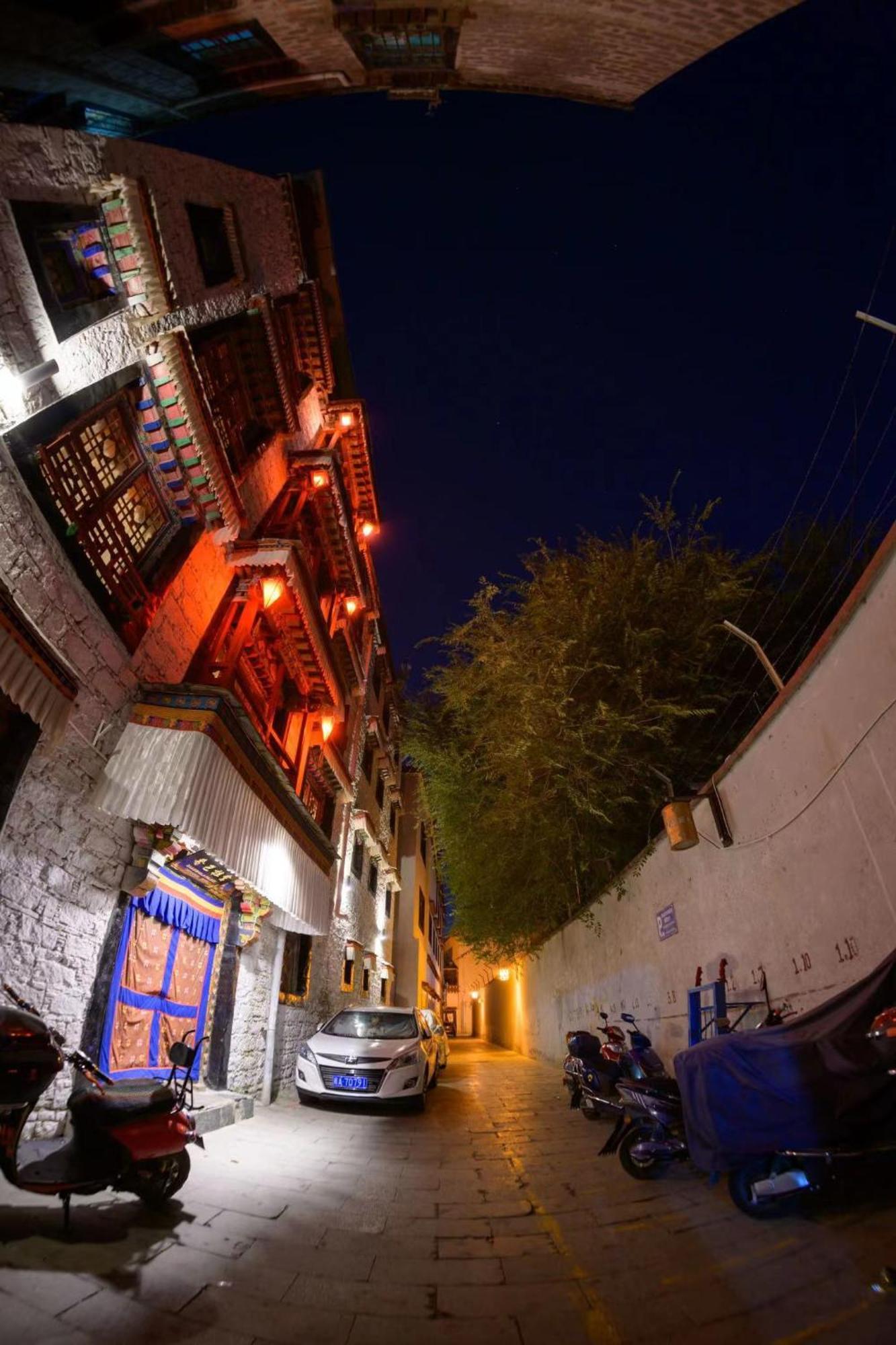 Shambhala Palace Hotel Lhasa Exteriör bild