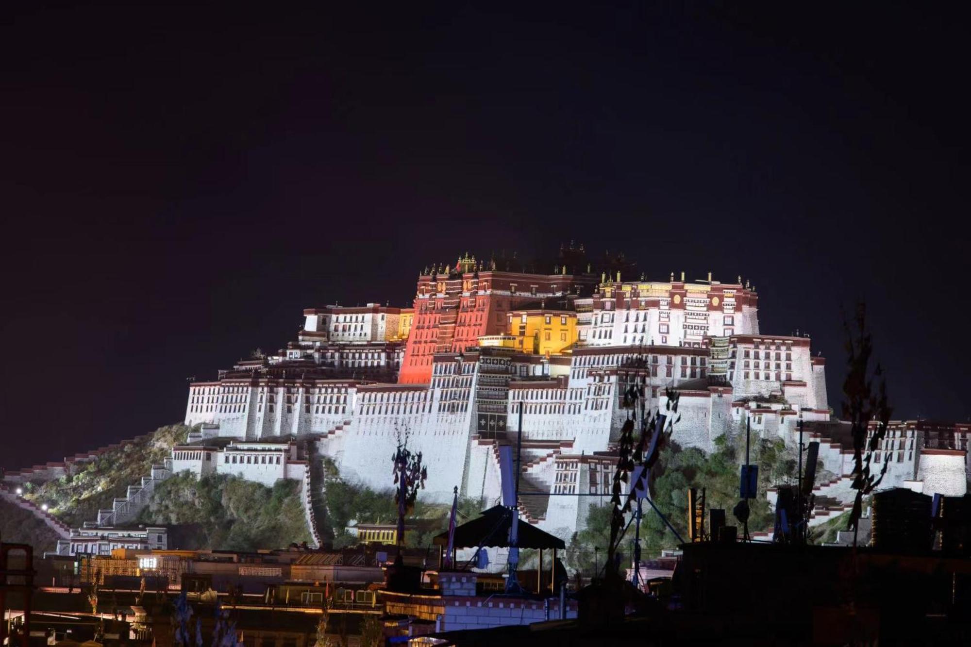 Shambhala Palace Hotel Lhasa Exteriör bild