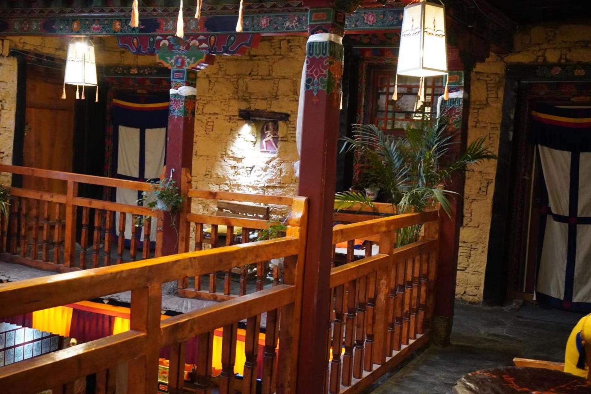 Shambhala Palace Hotel Lhasa Exteriör bild