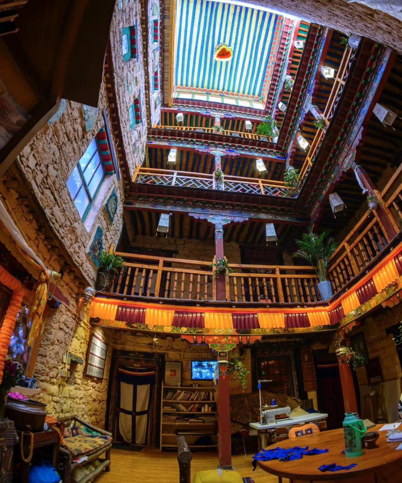 Shambhala Palace Hotel Lhasa Exteriör bild